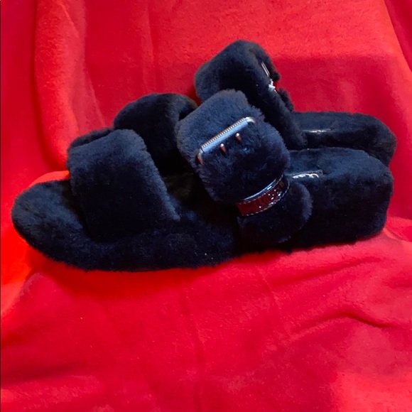 UGG Slippers - Picture 6 of 9